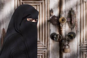 النساء في القرآن: آيات تبرز قيمتهن ومكانتهن 